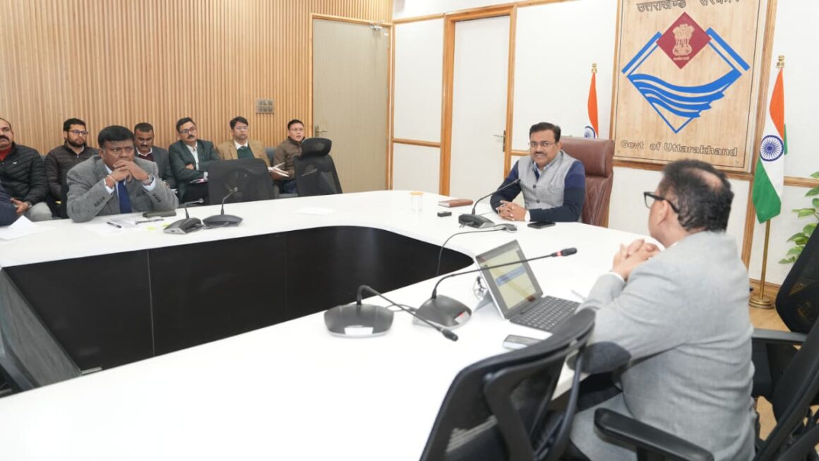 मुख्य सचिव आनन्द बर्द्धन ने, धीमी गति के प्रोजेक्ट्स पर जताई नाराजगी, तेजी लाने के दिए निर्देश।