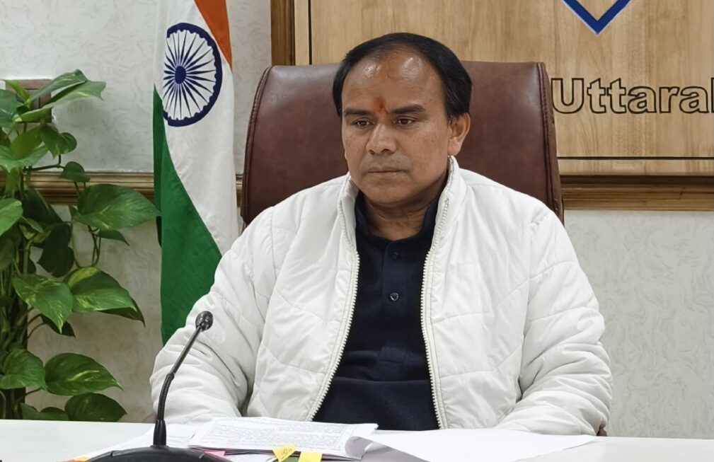 विश्वविद्यालय छात्रों को डीजी लाॅकर पर उपलब्ध करायें प्रामण पत्र, डाॅ. धन सिंह रावत। 