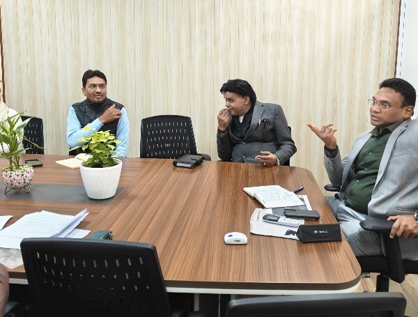 सचिव आवास डॉ आर राजेश कुमार ने की, राज्य स्तर पर योजनाओं की सघन समीक्षा।