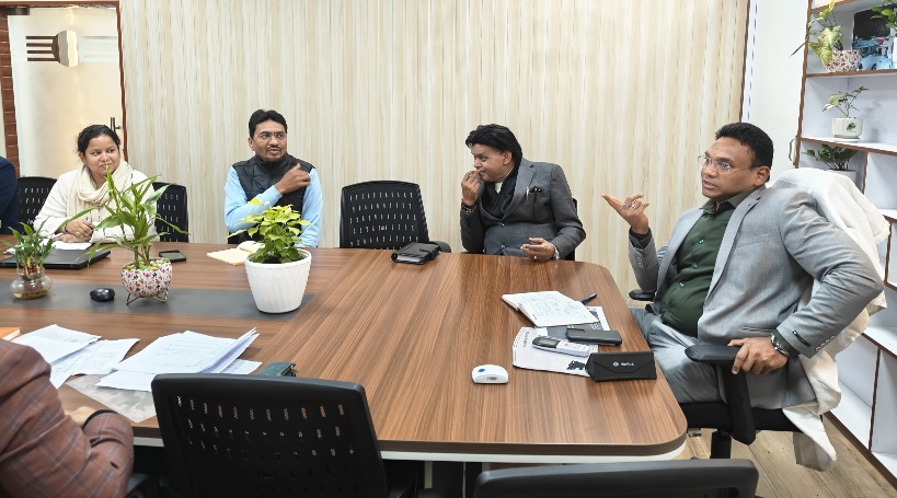 सचिव आवास डॉ आर राजेश कुमार ने की, राज्य स्तर पर योजनाओं की सघन समीक्षा।