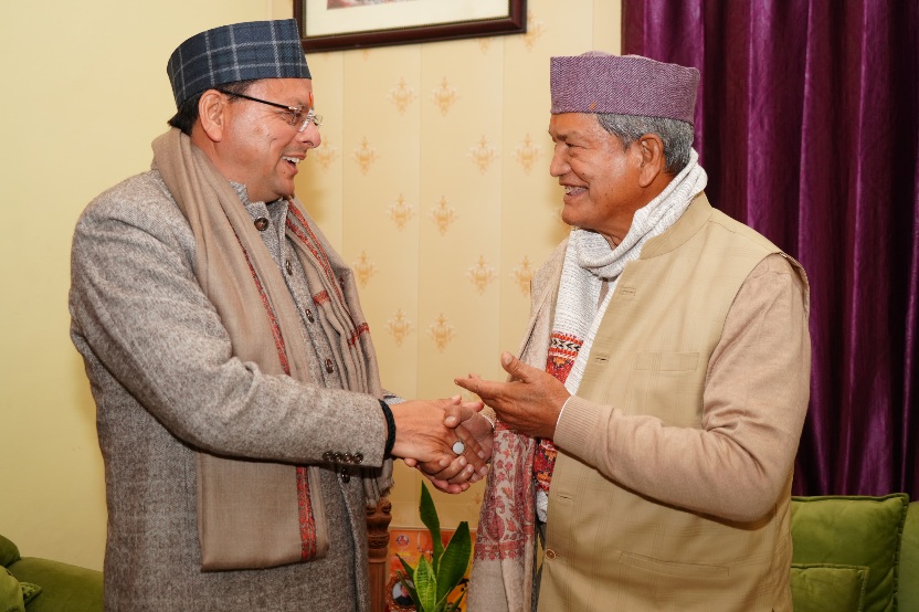 मुख्यमंत्री पुष्कर सिंह धामी ने, पूर्व मुख्यमंत्री हरीश रावत से शिष्टाचार भेंट कर जाना कुशलक्षेम।