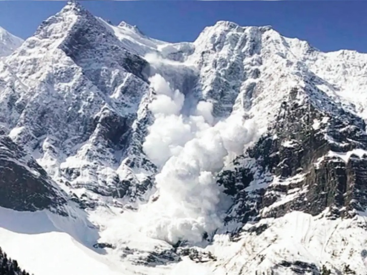 राज्य के ऊँचाई वाले क्षेत्रों में बर्फबारी एवं हिमस्खलन की चेतावनी, खतरे की श्रेणी घोषित।