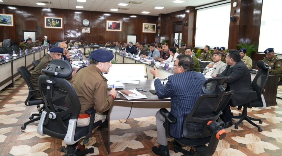 पुलिस मुख्यालय गंभीर मामलों की करे मानीटरिंग, मुख्य सचिव आनंद बर्द्धन।