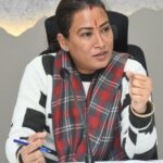 योजनाओं के क्रियान्वयन में लाएं तेजी, रेखा आर्या।