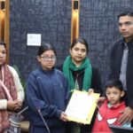 मुख्यमंत्री के निर्देश पर जिला प्रशासन ने, विधवा शांति राणा की 8वीं में पढ रही बेटी की, कक्षा 12 तक की एकमुश्त 1.62 लाख फीस कराई स्कूल प्रबन्धन के खाते में जमा।  