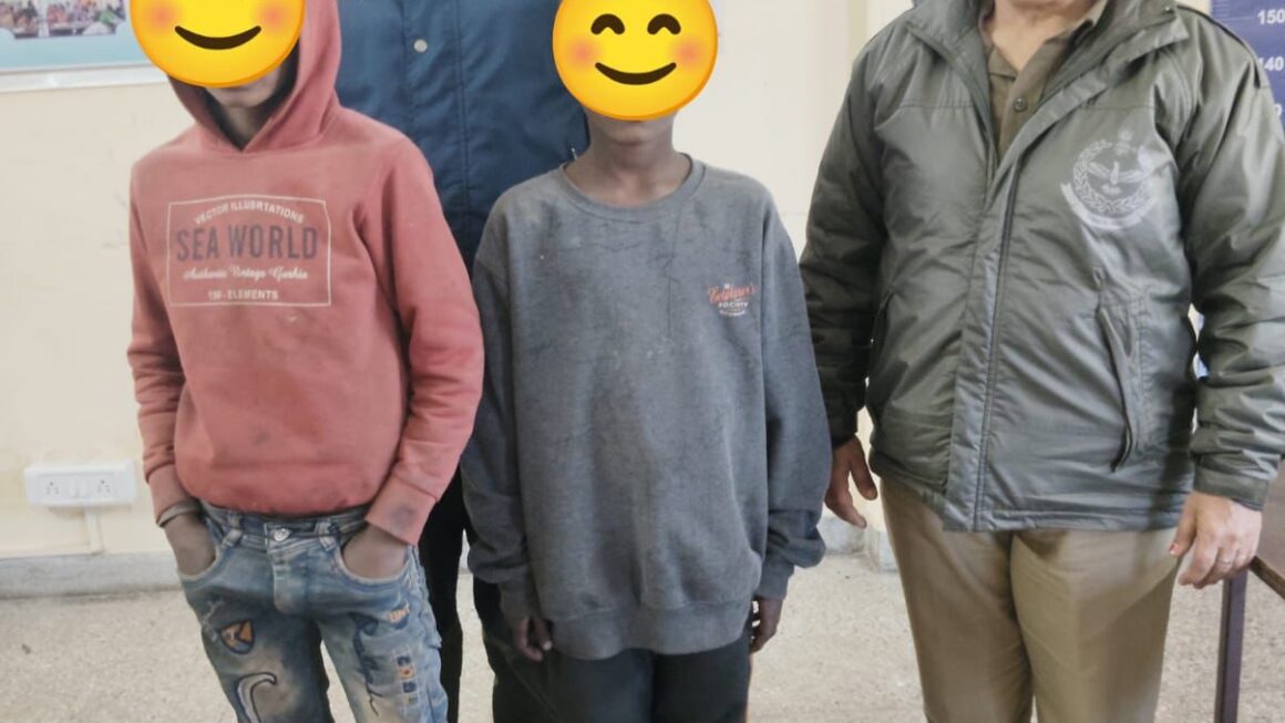 जिलाधिकारी सविन बंसल के निर्देशन में, भिक्षावृत्ति के विरुद्ध कार्रवाई दो बालकों का रेस्क्यू।