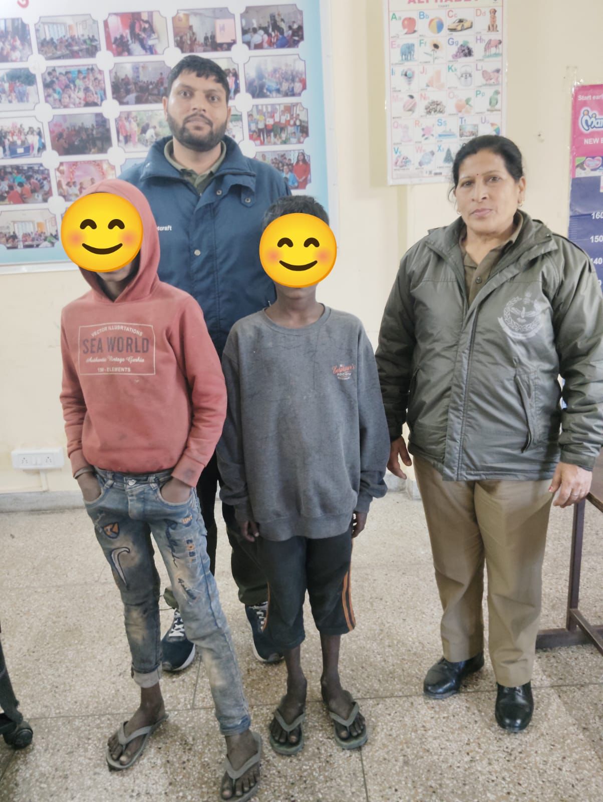 जिलाधिकारी सविन बंसल के निर्देशन में, भिक्षावृत्ति के विरुद्ध कार्रवाई दो बालकों का रेस्क्यू।