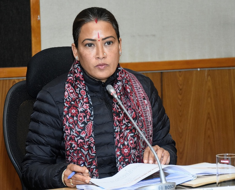 विकास कार्यों की अनदेखी पर नपेंगे अधिकारी, रेखा आर्या।