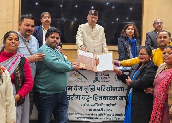 ग्राम्य विकास मंत्री गणेश जोशी ने, ग्रामोत्थान के मल्टी-स्टेक होल्डर प्लेटफ़ॉर्म कार्यक्रम में, सीएलएफ महिलाओं को किया सम्मानित। 