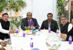 मुख्य निर्वाचन अधिकारी ने की, राजनैतिक दलों के साथ बैठक।