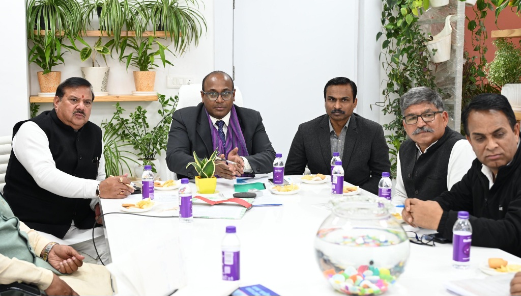 मुख्य निर्वाचन अधिकारी ने की, राजनैतिक दलों के साथ बैठक।