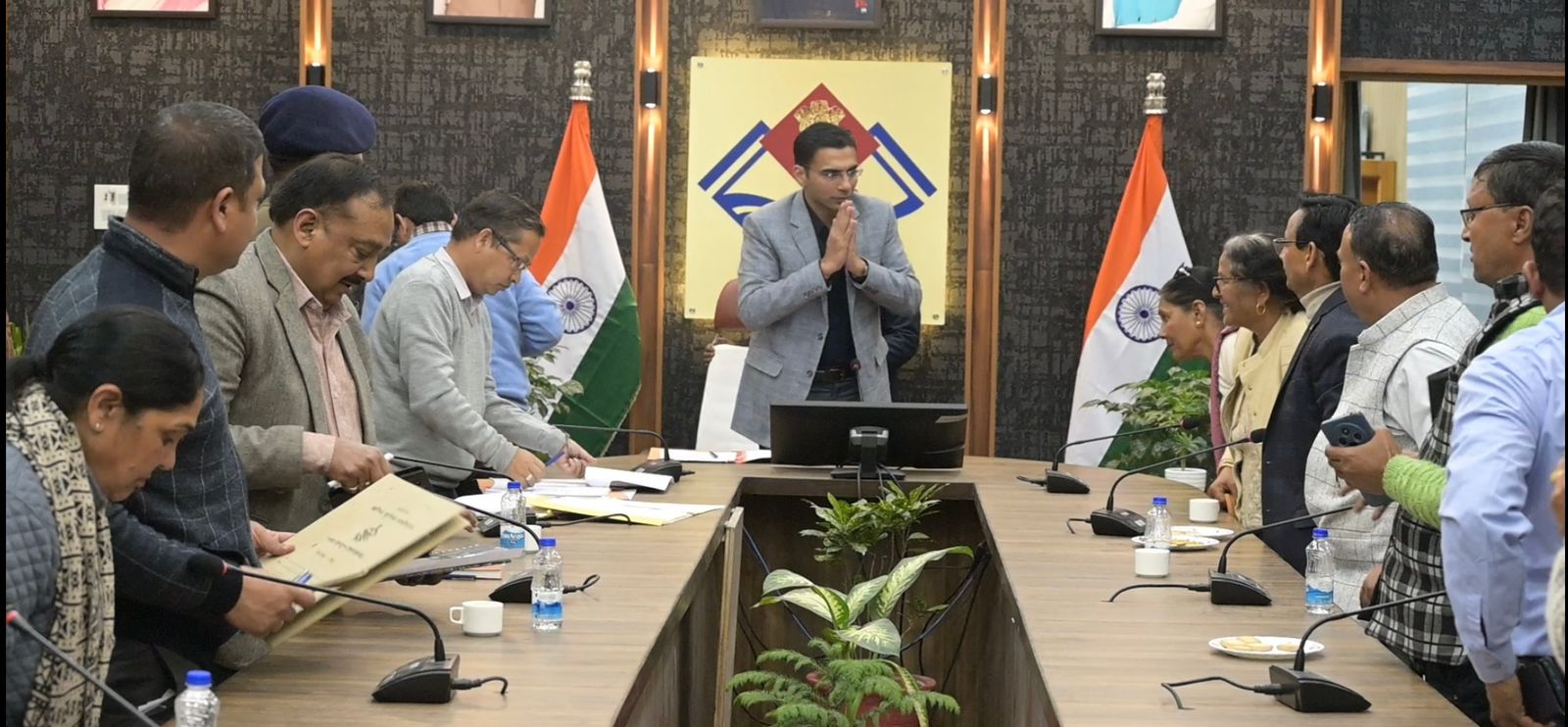 आप हमारे राज्य निर्मातागण, आपकी समस्याओं का निस्तारण करना शासन-प्रशासन का परम दायित्व, डीएम सविन बंसल।