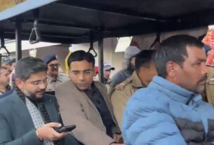 माल रोड मसूरी पर अब दिखेंगी 54 गोल्फ कार्ट, हर 2 रिक्शे वालों के हवाले 1 गोल्फ कार्ट, गोल्फकार्ट से लेस पहला पर्यटन स्थल होगा मसूरी, डीएम।