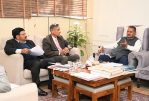 सैनिक कल्याण मंत्री गणेश जोशी ने, गुनियाल गांव में निर्माणाधीन सैन्य धाम के, अंतिम चरण के कार्यों की प्रगति की समीक्षा की।