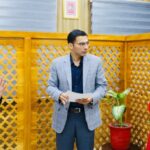 15 वर्षों से अतिक्रमित भूमि पर, कब्जा दिलाए जाने पर दंपति ने डीएम सविन बंसल ने जताया आभार।