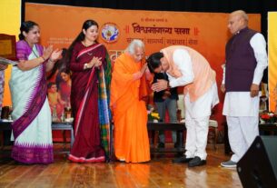 देहरादून से उठा संस्कृति और संस्कारों का शंखनाद, मातृशक्ति को सीएम धामी का नमन।