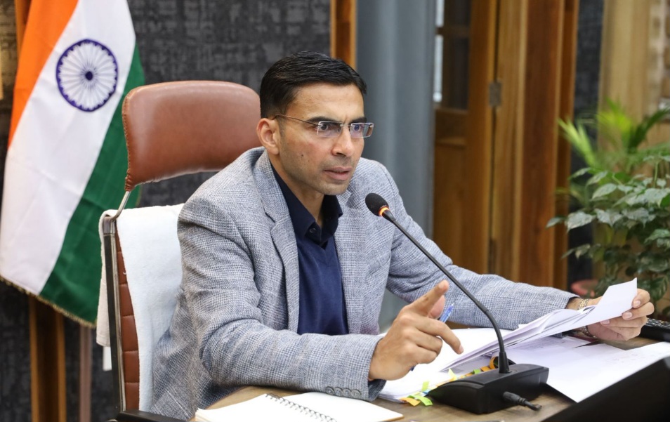 प्रशासन का बड़ा एक्शन सीएचसी रायपुर, एक ही व्यक्ति के जन औषधि केंद्र व मेडिकल स्टोर दोनों के लाइसेंस निरस्त।