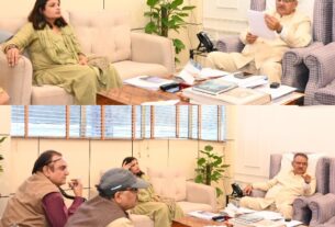 ग्राम्य विकास विभाग के अधिकारियों के साथ की विभागीय समीक्षा, ग्राम्य विकास मंत्री गणेश जोशी।