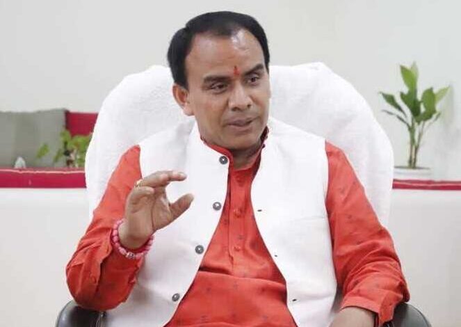 सूबे के शत-प्रतिशत प्राथमिक विद्यालयों में बनेंगे बालिका शौचालय, डाॅ. धन सिंह रावत।