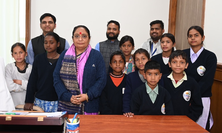 भराड़ीसैंण विधानसभा भवन में चल रहे बजट सत्र में, सुबेर सोसाइटी के 9 बच्चों को विधानसभा अध्यक्ष ने कार्यवाही देखने का दिया अवसर।