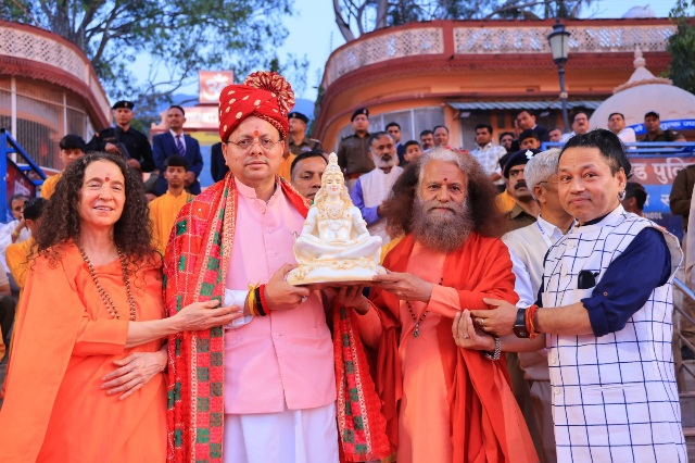 मुख्यमंत्री पुष्कर सिंह धामी ने परमार्थ निकेतन में, 38वें अंतर्राष्ट्रीय योग महोत्सव में किया प्रतिभाग।