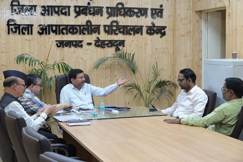 डीएम सविन बंसल के निर्देशों में जिला प्रशासन की बड़ी कार्यवाही, 17 गैस एजेंसियों, 45 प्रतिष्ठानों 5 पेट्रोलपम्प का किया औचक निरीक्षण, 2 लोग गिरफ्तार 2 पर मुकदमें दर्ज। 