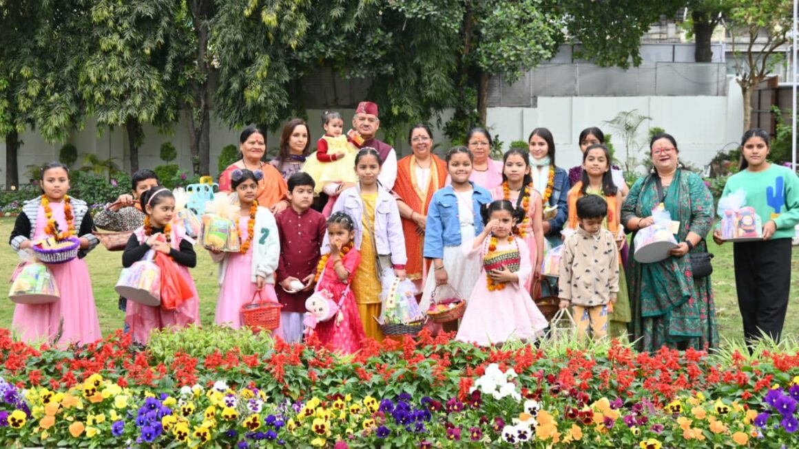 कृषि मंत्री गणेश जोशी ने परिवार के साथ, उत्तराखंड का लोक पर्व फूलदेई को हर्षोल्लास और पारंपरिक रीति-रिवाजों मनाया।