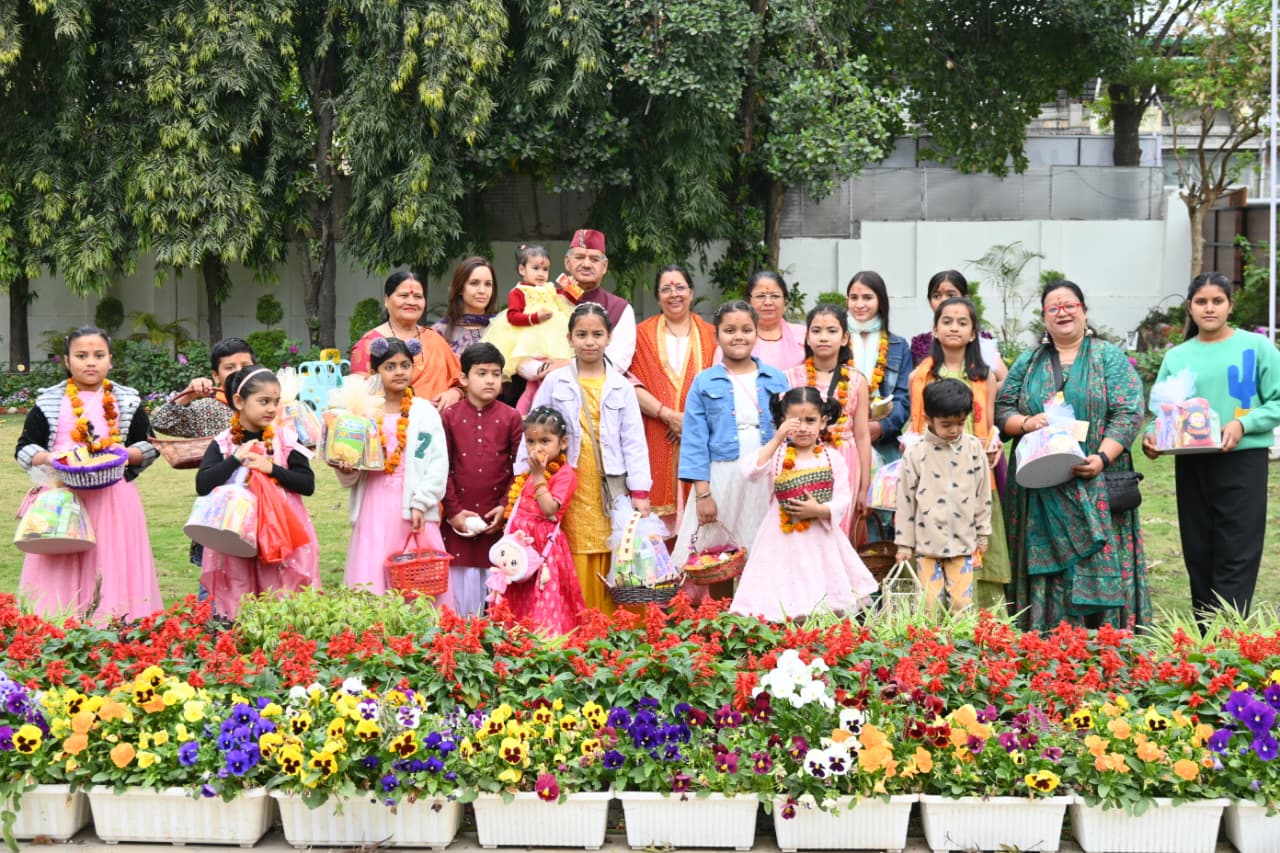 कृषि मंत्री गणेश जोशी ने परिवार के साथ, उत्तराखंड का लोक पर्व फूलदेई को हर्षोल्लास और पारंपरिक रीति-रिवाजों मनाया।