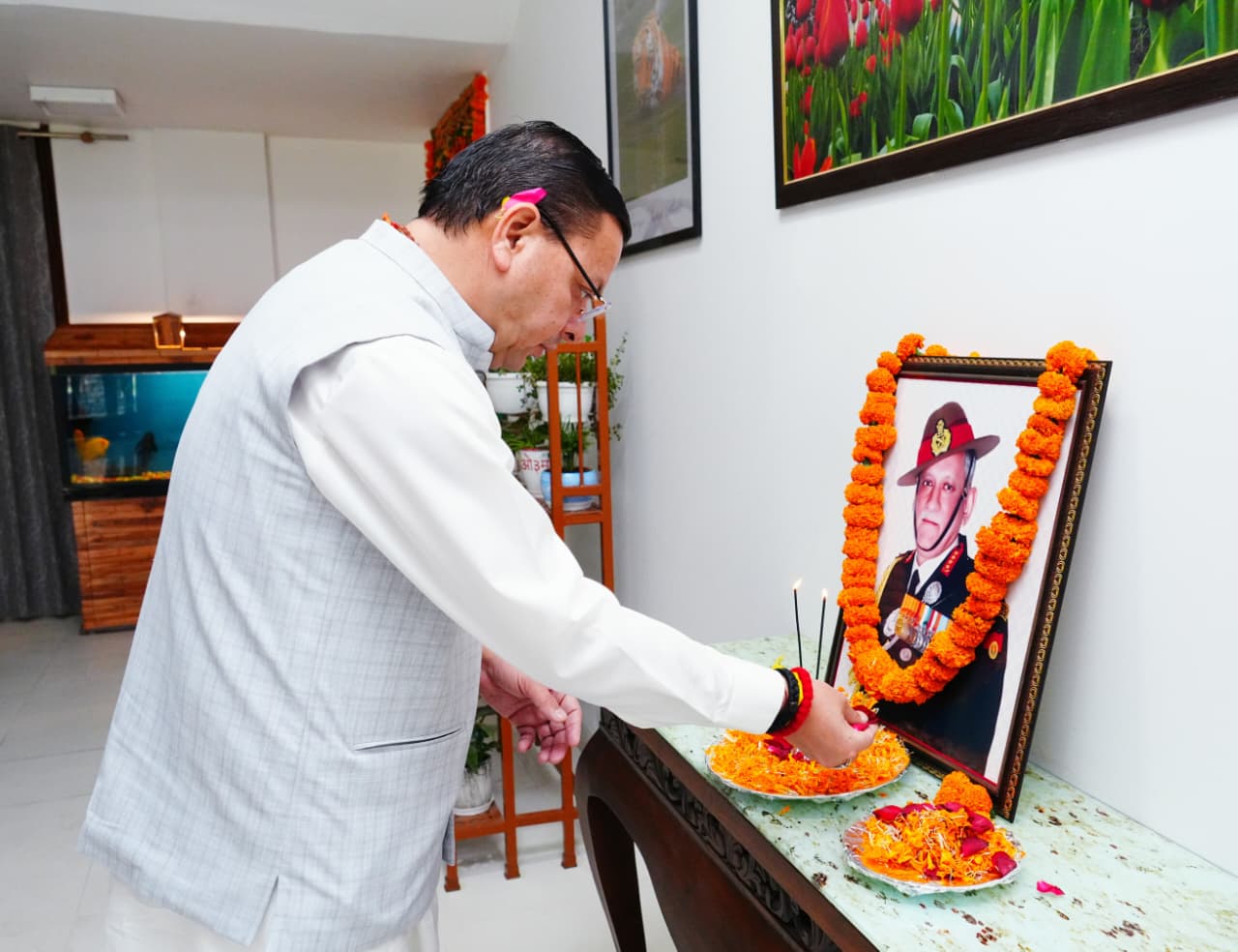 सीएम धामी ने भारत के प्रथम सीडीएस, जनरल बिपिन रावत की जयंती पर दी श्रद्धांजलि। 