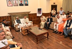 मुख्यमंत्री धामी ने कुंभ मेला तैयारियों की समीक्षा की, कुंभ मेले के दिव्य-भव्य बनाने को अधिकारियों को दिए निर्देश।