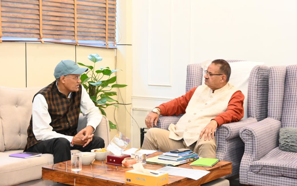 कृषि एवं उद्यान विभाग के अधिकारियों के साथ की विभागीय समीक्षा, कृषि मंत्री गणेश जोशी।