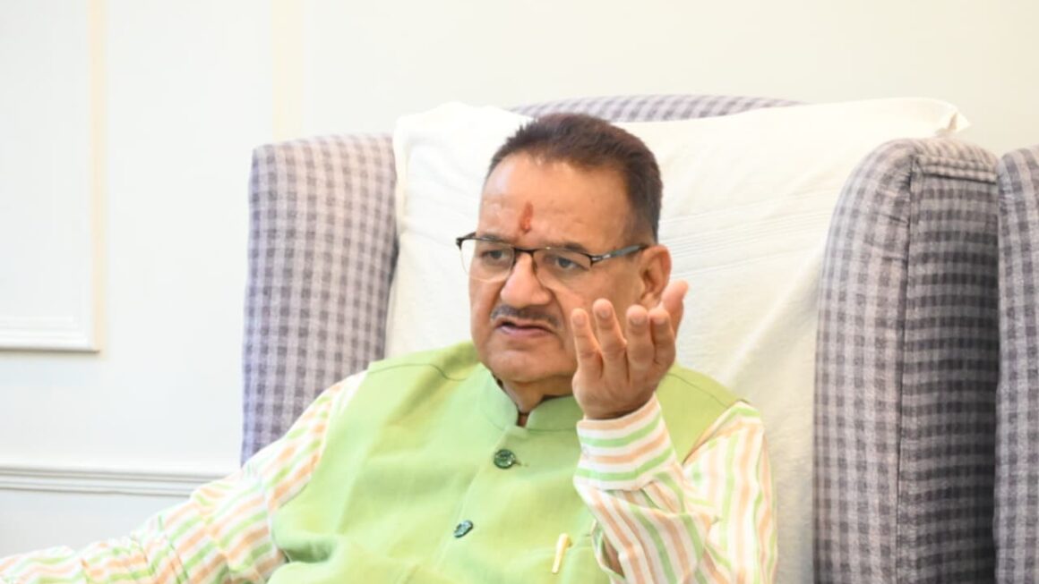 प्रदेश में शहीद द्वार व स्मारकों के लिए बजट जारी, सैनिक कल्याण मंत्री गणेश जोशी ने निर्माण कार्य में तेजी के दिए  निर्देश।