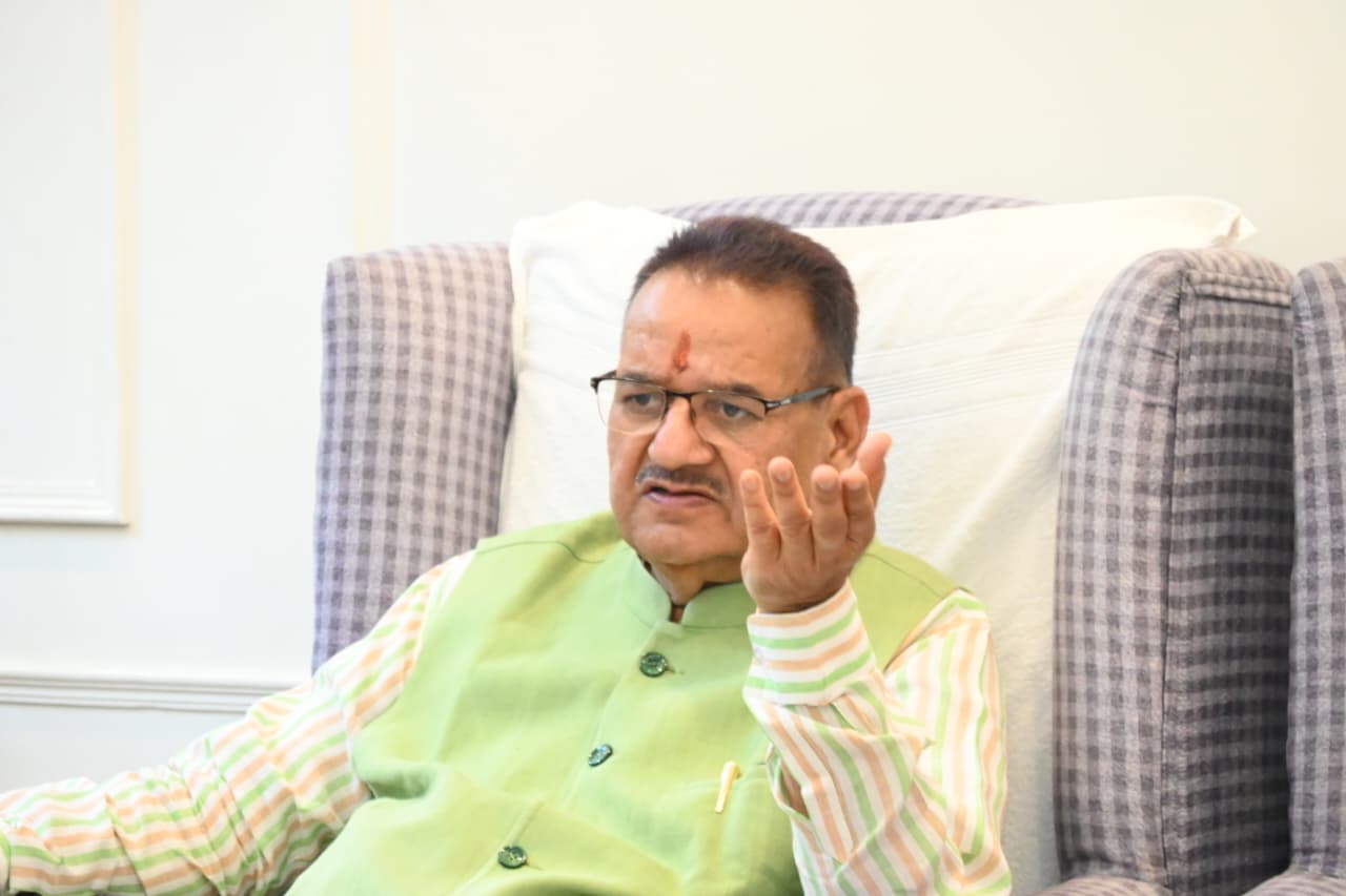 प्रदेश में शहीद द्वार व स्मारकों के लिए बजट जारी, सैनिक कल्याण मंत्री गणेश जोशी ने निर्माण कार्य में तेजी के दिए  निर्देश।