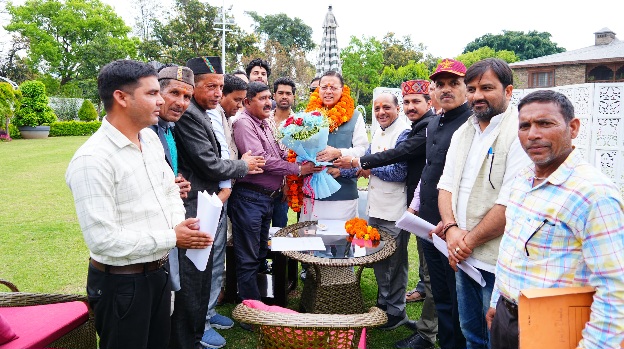 दिवारीखौल जोखणी मोटर मार्ग की वित्तीय स्वीकृति के लिये, क्षेत्रीय जनप्रतिनिधियों ने मुख्यमंत्री का जताया आभार।