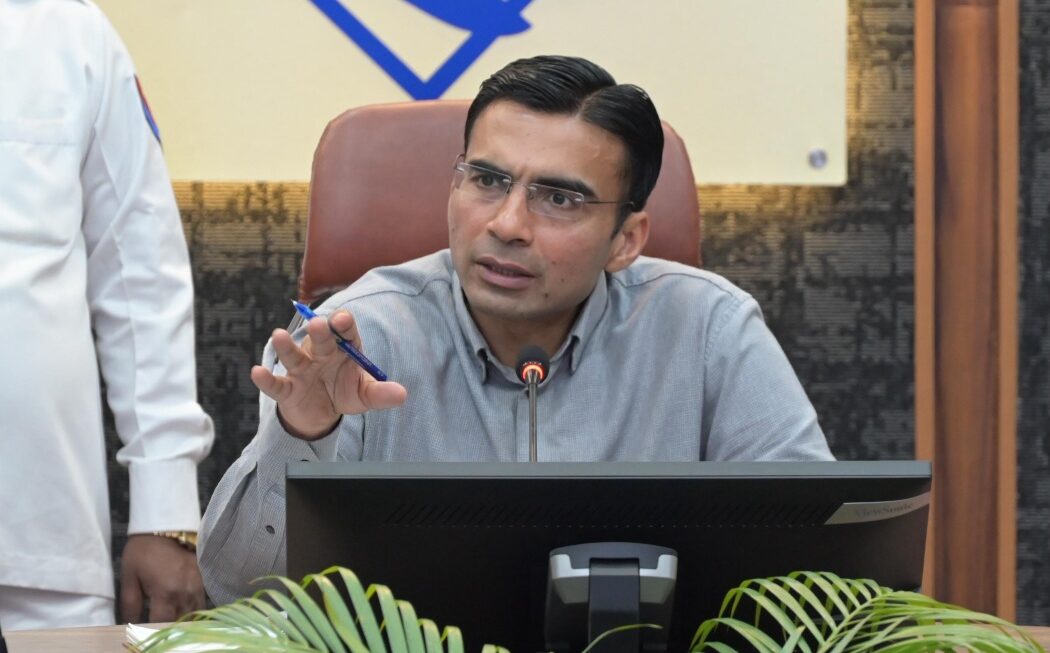 डीएम सविन बंसल ने कहा, राज्य सरकार के 4 साल पूरे होने पर देहरादून में होगा मेगा इवेंट, तैयारियों में जुटा प्रशासन।