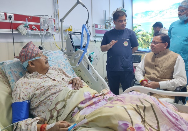 कैबिनेट मंत्री सतपाल महाराज एम्स ऋषिकेश में भर्ती,  मुख्यमंत्री धामी ने महाराज जाना हाल।