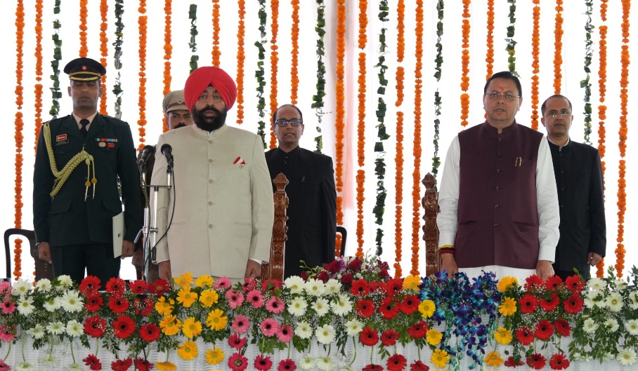 धामी कैबिनेट का विस्तार, पांच नये चेहरे शामिल, खजान दास, राम सिंह, प्रदीप बत्रा, मदन कौशिक व भरत चौधरी ने ली शपथ।