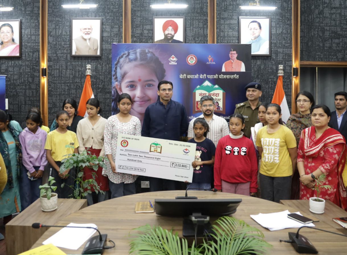 डीएम सविन बसंल ने नवरात्र के पावन पर्व पर, देवियों की स्तुति कर की 10 बालिकाओं की शिक्षा पुनर्जीवित। 