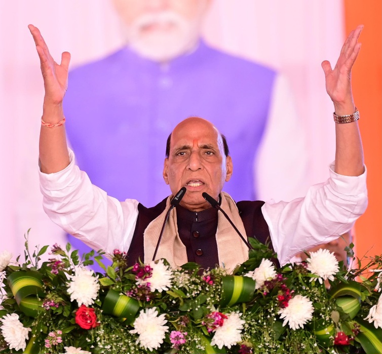 केंद्रीय मंत्री राजनाथ सिंह ने की, सीएम धामी की जमकर तारीफ, कहा धाकड़ धामी से बने अब “धुरंधर धामी। 