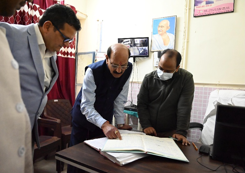 स्वास्थ्य सेवाओं पर मंत्री सुबोध उनियाल की पैनी नजर, नंदगांव सीएचसी में किया औचक निरीक्षण।