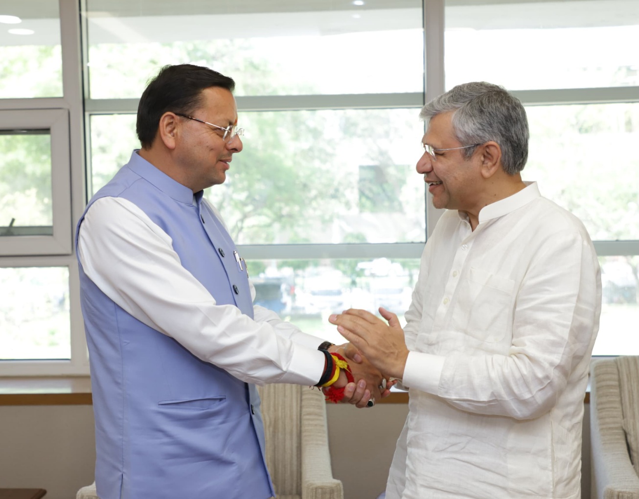 मुख्यमंत्री धामी ने केंद्रीय मंत्री से भेंट कर रेल एवं ‘डिजिटल कुम्भ 2027’ पर की चर्चा।