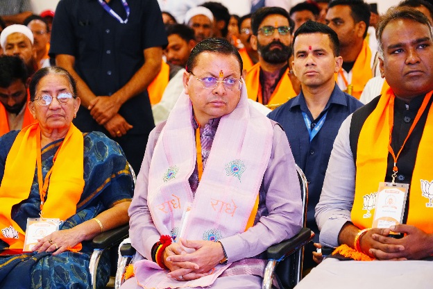 सीएम धामी ने सुना ‘मन की बात’ का, 132वां एपिसोड, जनप्रतिनिधियों संग साझा किए विचार।