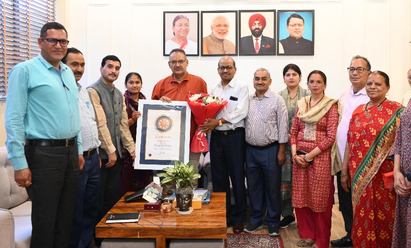 रेशम बीज उत्पादन में उत्तराखण्ड को मिला स्कोच अवार्ड, कृषि मंत्री गणेश जोशी ने दी बधाई।