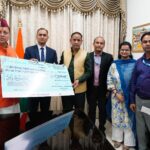 मुख्यमंत्री पुष्कर धामी को केनरा बैंक ने, मुख्यमंत्री राहत कोष हेतु 25 लाख रुपये का चेक किया भेंट।