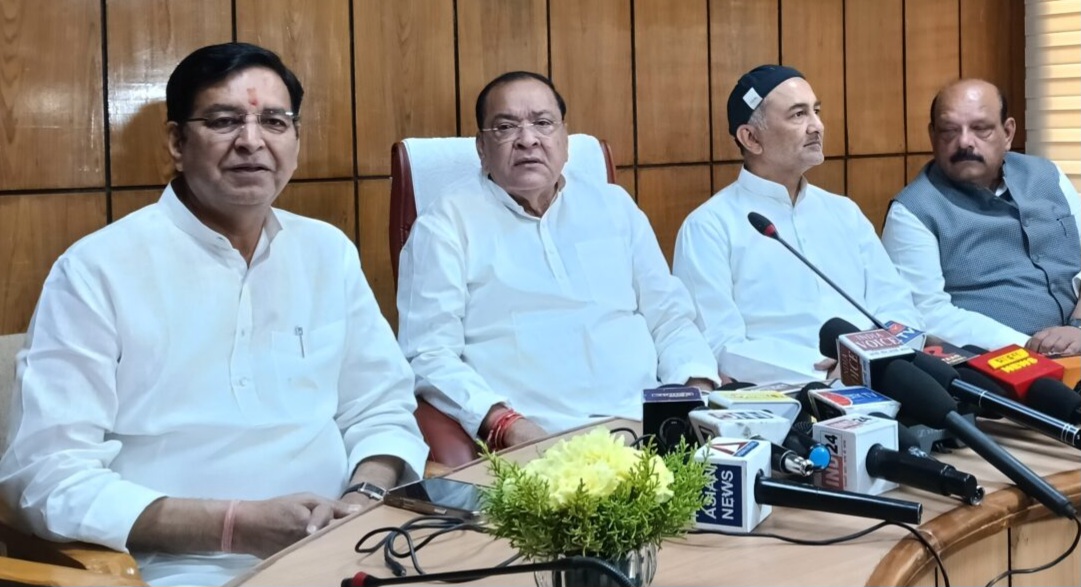 नेता प्रतिपक्ष यशपाल आर्य ने, विधानसभा में भ्रष्टाचार, बिगड़ती कानून व्यवस्था और दिशाहीन बजट पर सरकार को घेरा।