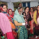 कैबिनेट मंत्री रेखा आर्या ने सोमेश्वर के, कंडोलिया मनान में जन मिलन कार्यक्रम में 13.50 लाख की घोषणा की।