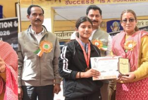 वार्षिकोत्सव में शामिल हुईं कैबिनेट मंत्री रेखा आर्या, छात्र-छात्राओं को किया प्रेरित।