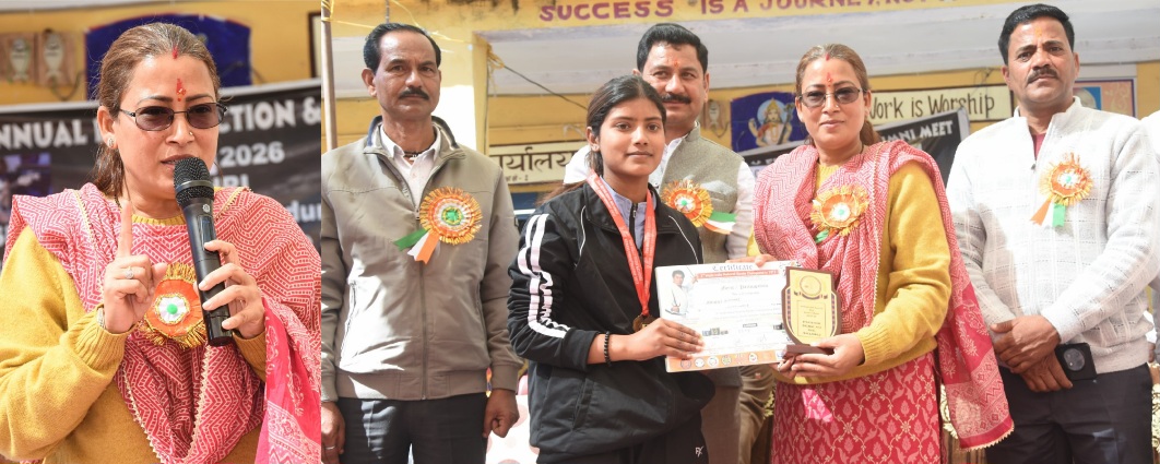 वार्षिकोत्सव में शामिल हुईं कैबिनेट मंत्री रेखा आर्या, छात्र-छात्राओं को किया प्रेरित।