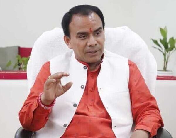 विद्यालयों में जारी रहेगा व्यावसायिक शिक्षा का संचालन, डाॅ. धन सिंह रावत।