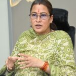 विभागीय मंत्री रेखा आर्या से वार्ता के बाद, धरना खत्म करने पर राजी हुए पीआरडी स्वयं सेवक।